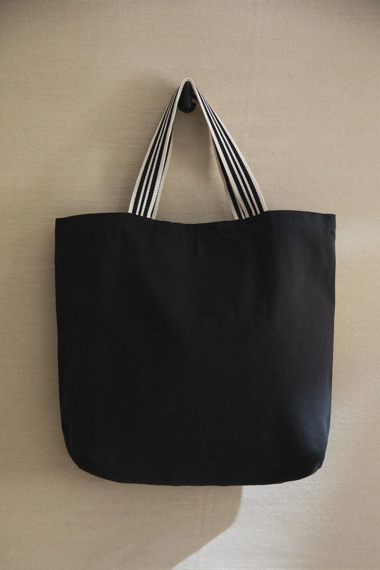 Сумка из перевернутой полосатой ткани