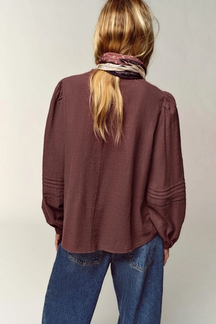 Блуза с вышивкой на груди- Заказать в России