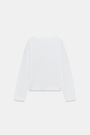 Футболка с вырезом лодочкой и этикеткой- Заказать в России