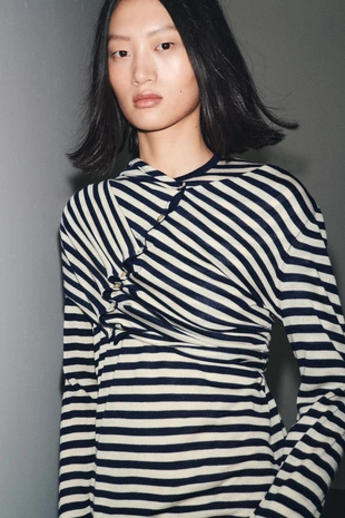 Трикотажный джемпер в полоску- Заказать в России