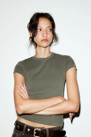 Футболка облегающего кроя с короткими рукавами