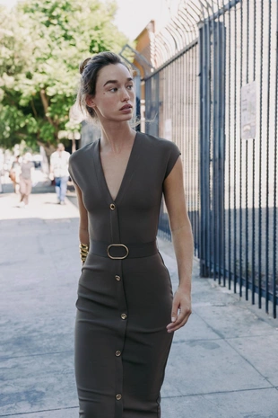 Платье миди стрейч с поясом- Заказать в России