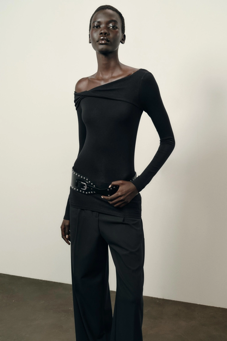 Топ с асимметричным вырезом