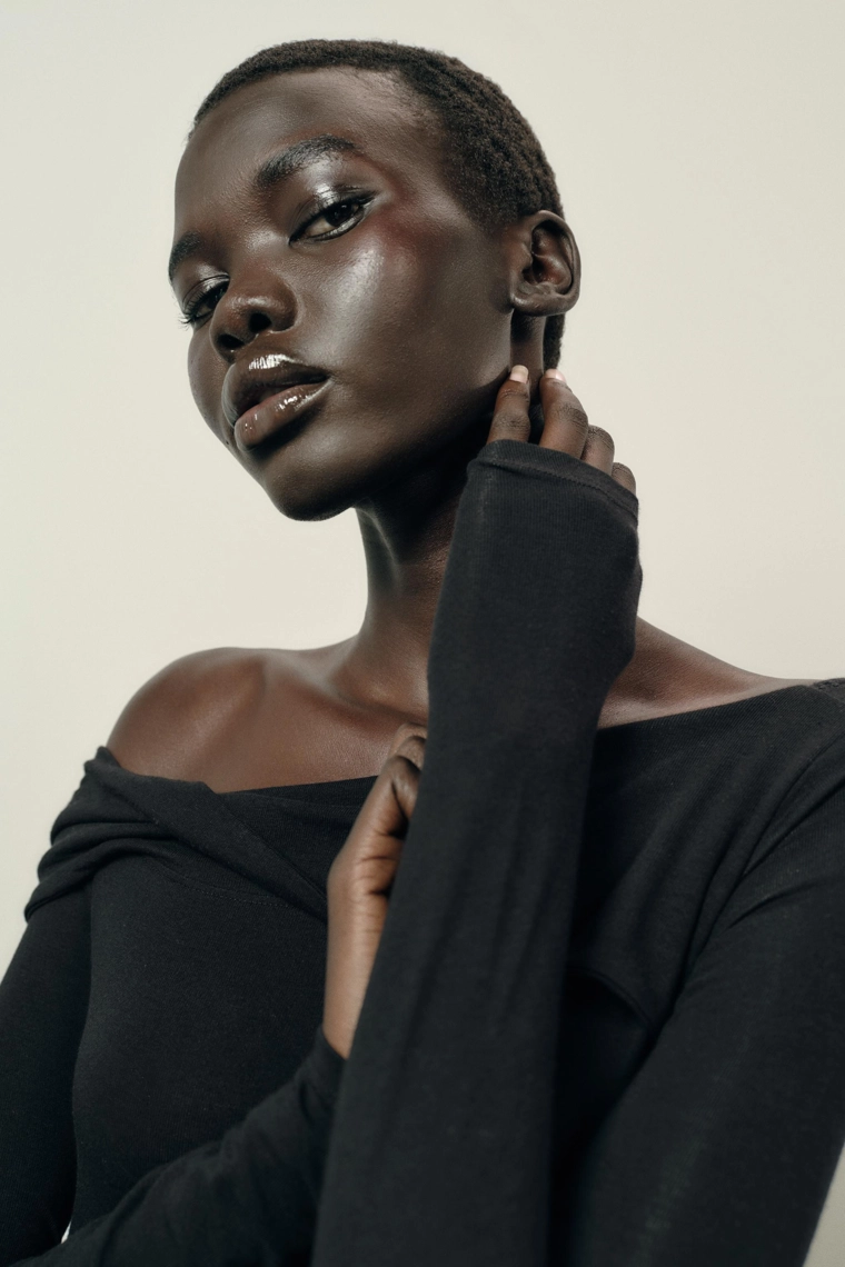 Топ с асимметричным вырезом