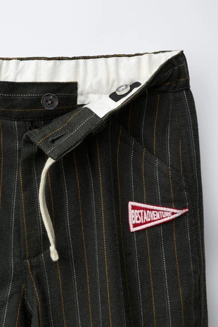 Брюки в полоску с нашивкой- Заказать в России