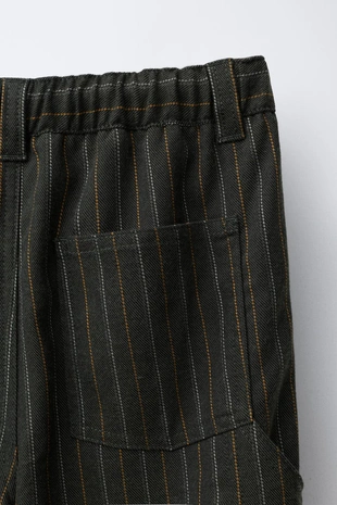 Брюки в полоску с нашивкой- Заказать в России