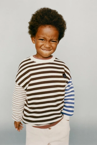 Толстовка в полоску с нашивкой «мордашка»- Заказать в России