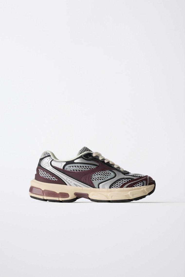 Спортивные кроссовки из сетчатого материала