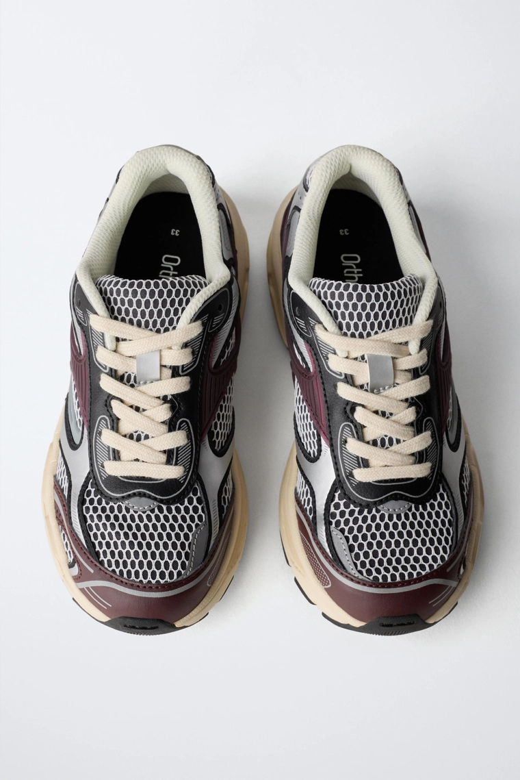 Спортивные кроссовки из сетчатого материала