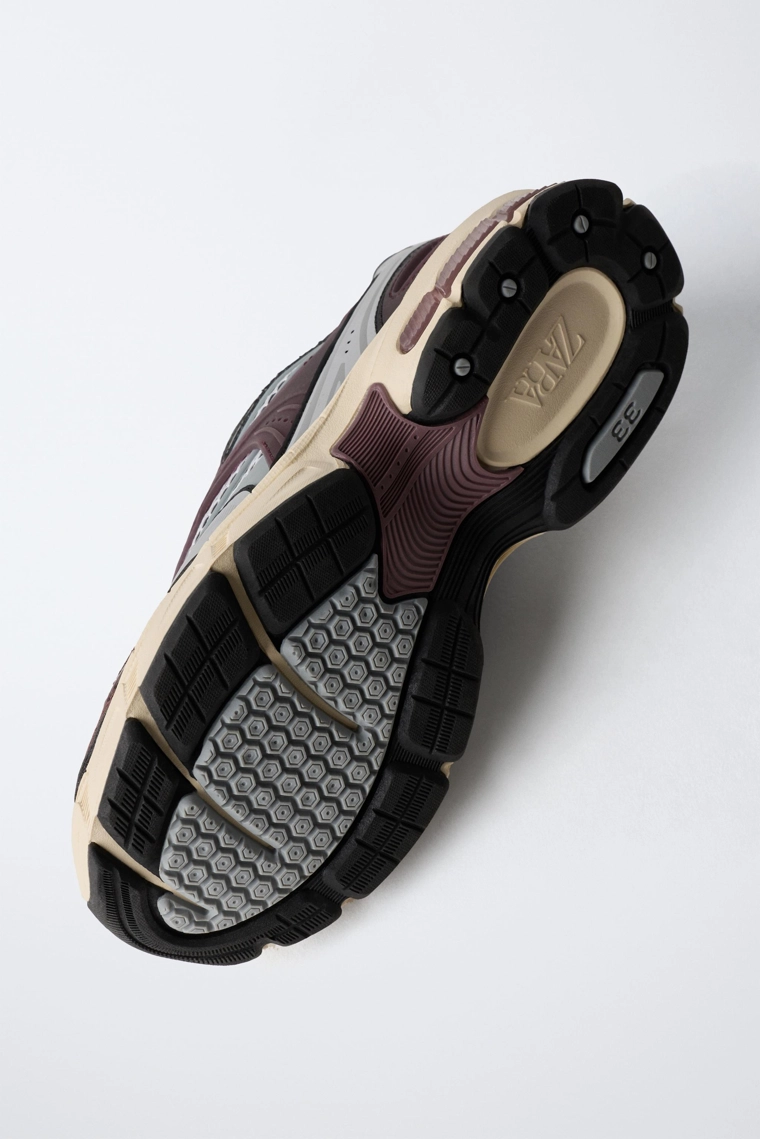 Спортивные кроссовки из сетчатого материала