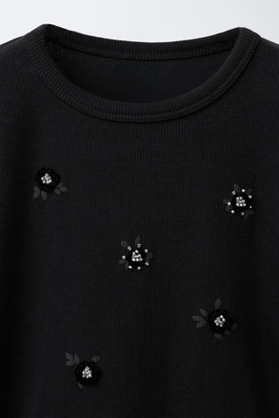 Футболка с цветочной аппликацией- Заказать в России