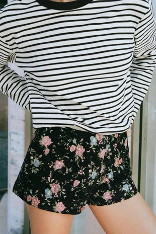 Мини-шорты жаккард с цветами- Заказать в России