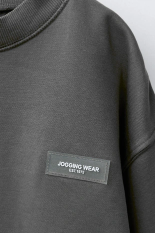 Комплект из толстовки и брюк-джоггеров карго с нашивкой- Заказать в России