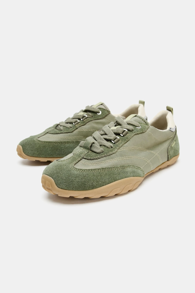 Кроссовки для бега в контрастном исполнении