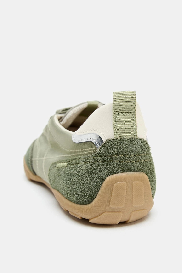 Кроссовки для бега в контрастном исполнении