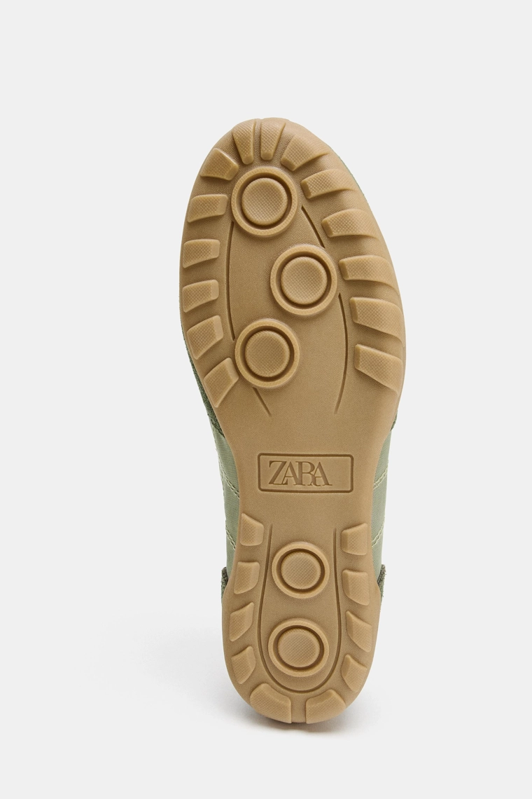 Кроссовки для бега в контрастном исполнении