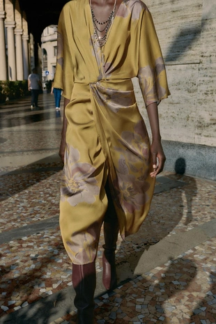 Атласное платье миди с принтом- Заказать в России