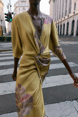 Атласное платье миди с принтом- Заказать в России