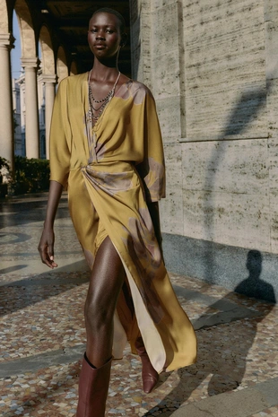 Атласное платье миди с принтом- Заказать в России