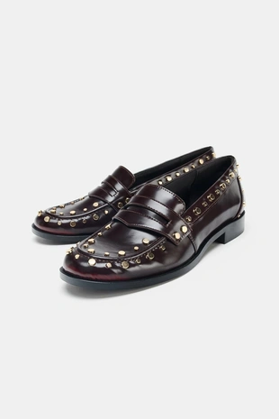 Лоферы с отделкой заклепками- Заказать в России