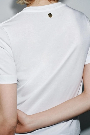 Футболка с короткими рукавами и нашивкой- Заказать в России