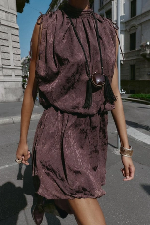 Мини-платье объемное из жаккарда- Заказать в России