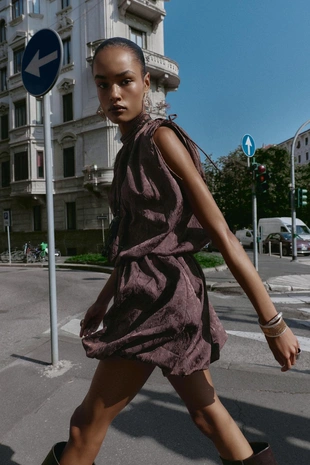 Мини-платье объемное из жаккарда- Заказать в России