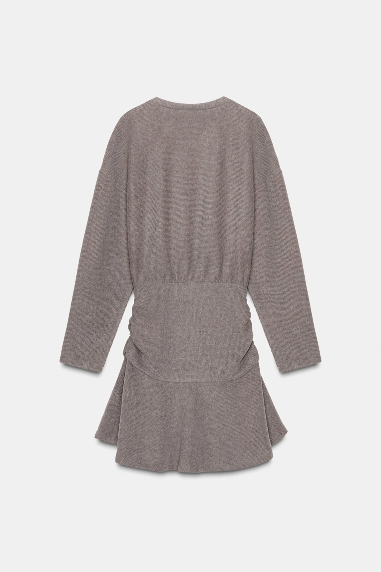 Платье из мягкого трикотажа с эффектом фажина