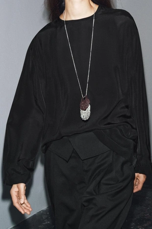 Длинное ожерелье с сумкой, связанной крючком- Заказать в России