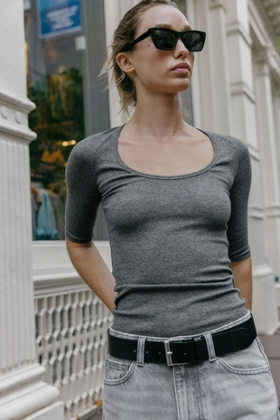 Футболка в рубчик с рукавами реглан