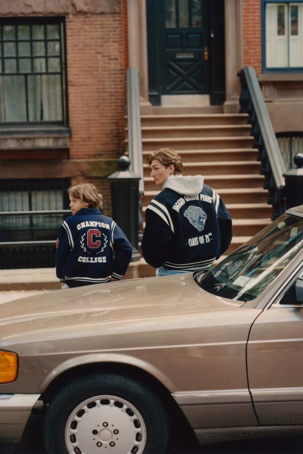 БОМБЕР ИЗ ТКАНИ С НАШИВКАМИ CHAMPION ® X ZARA