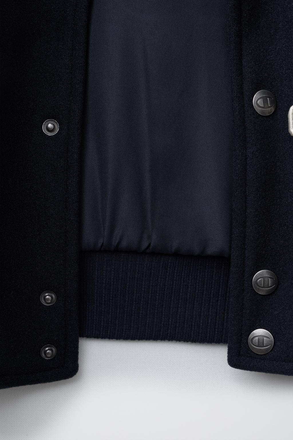 БОМБЕР ИЗ ТКАНИ С НАШИВКАМИ CHAMPION ® X ZARA