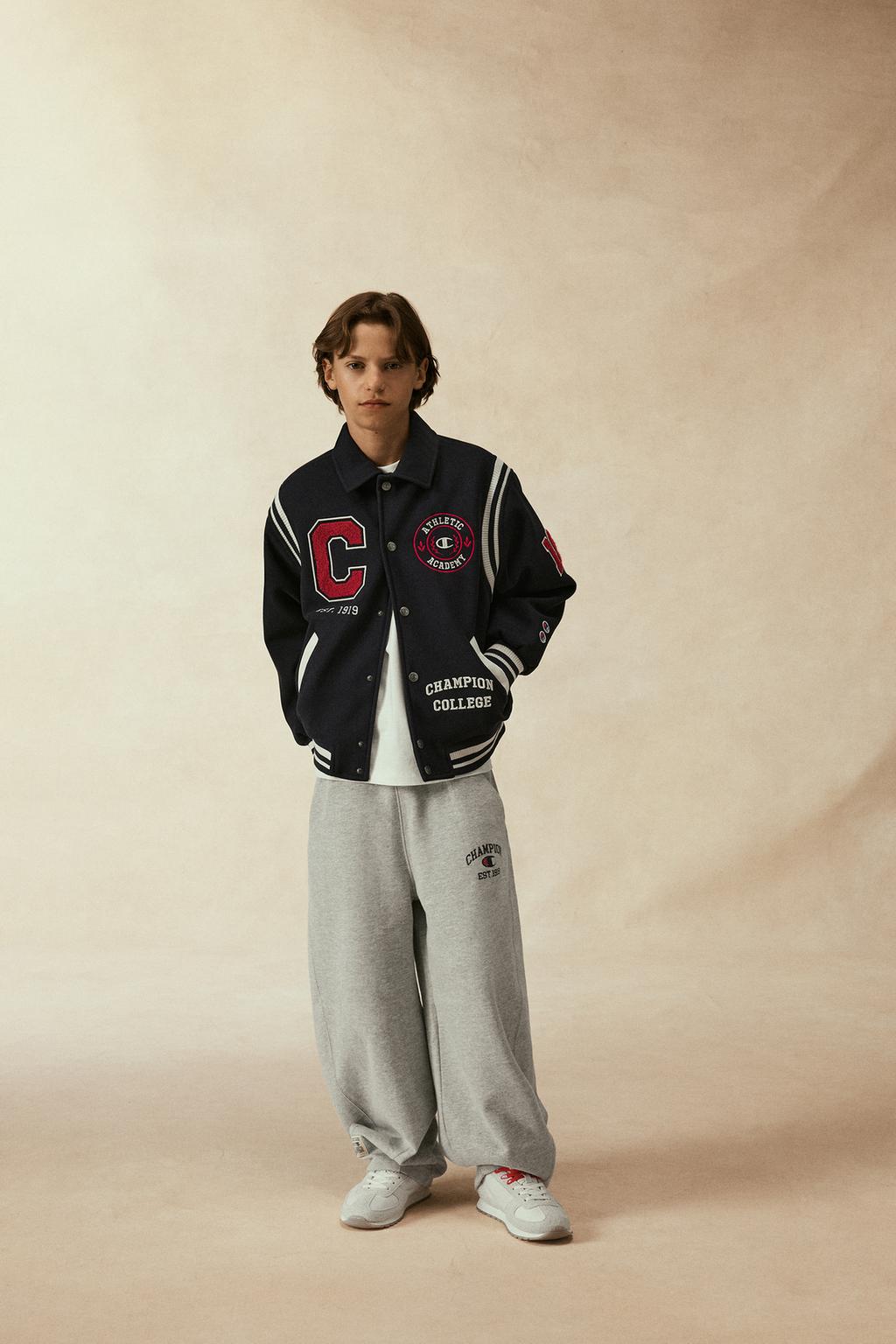 БОМБЕР ИЗ ТКАНИ С НАШИВКАМИ CHAMPION ® X ZARA