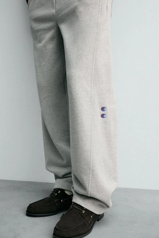 Брюки-джоггеры WIDE FIT CHAMPION® X ZARA- Заказать в России