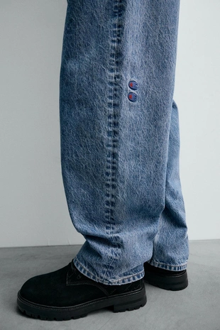 Джинсы свободного кроя CHAMPION ® X ZARA- Заказать в России