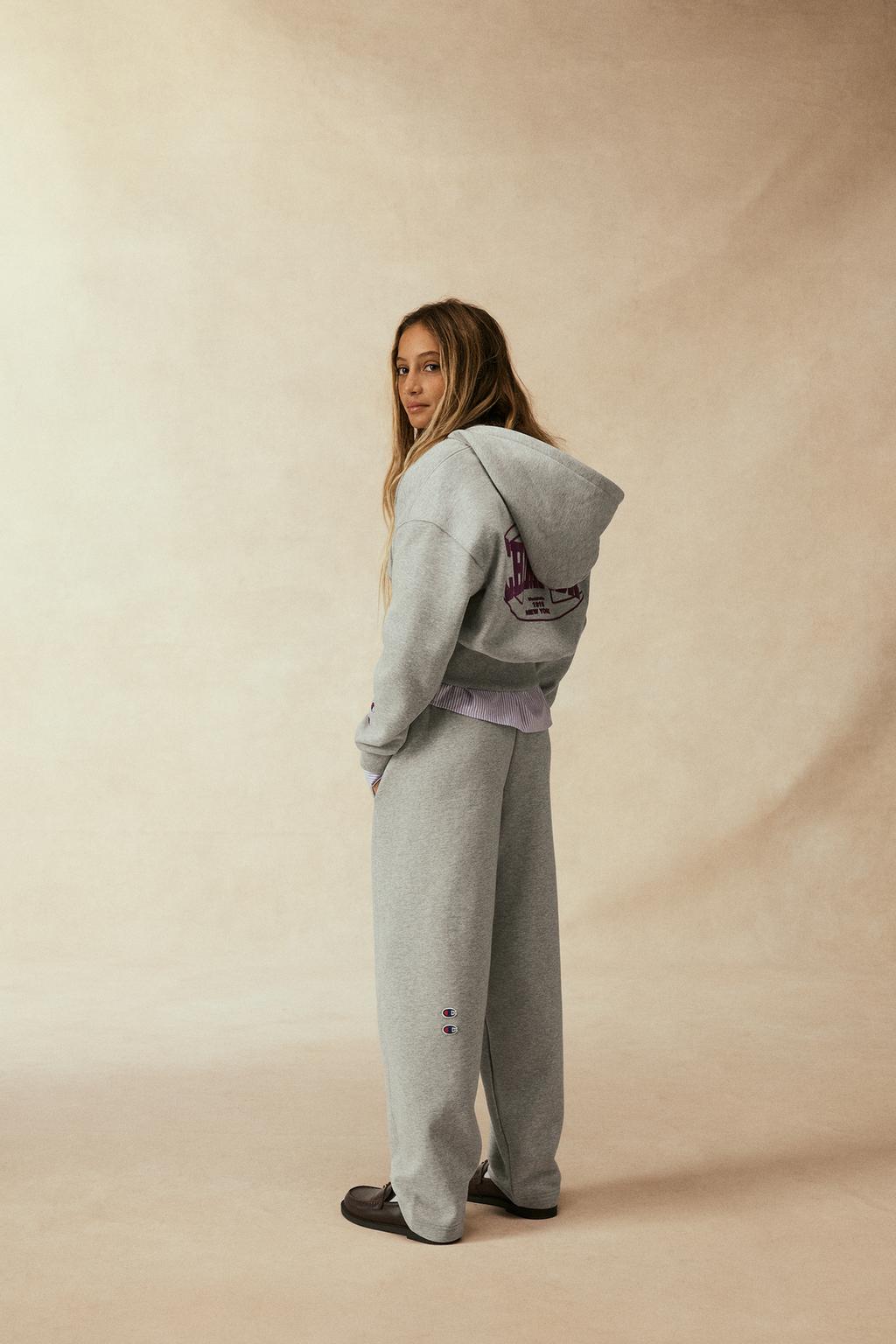 ТОЛСТОВКА НА МОЛНИИ С ТЕКСТОМ И ФЛОКОМ CHAMPION ® X ZARA