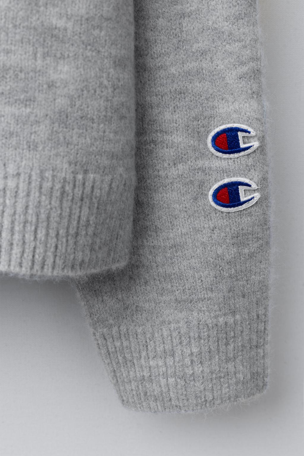 ТРИКОТАЖНЫЙ КАРДИГАН С НАШИВКАМИ CHAMPION ® X ZARA