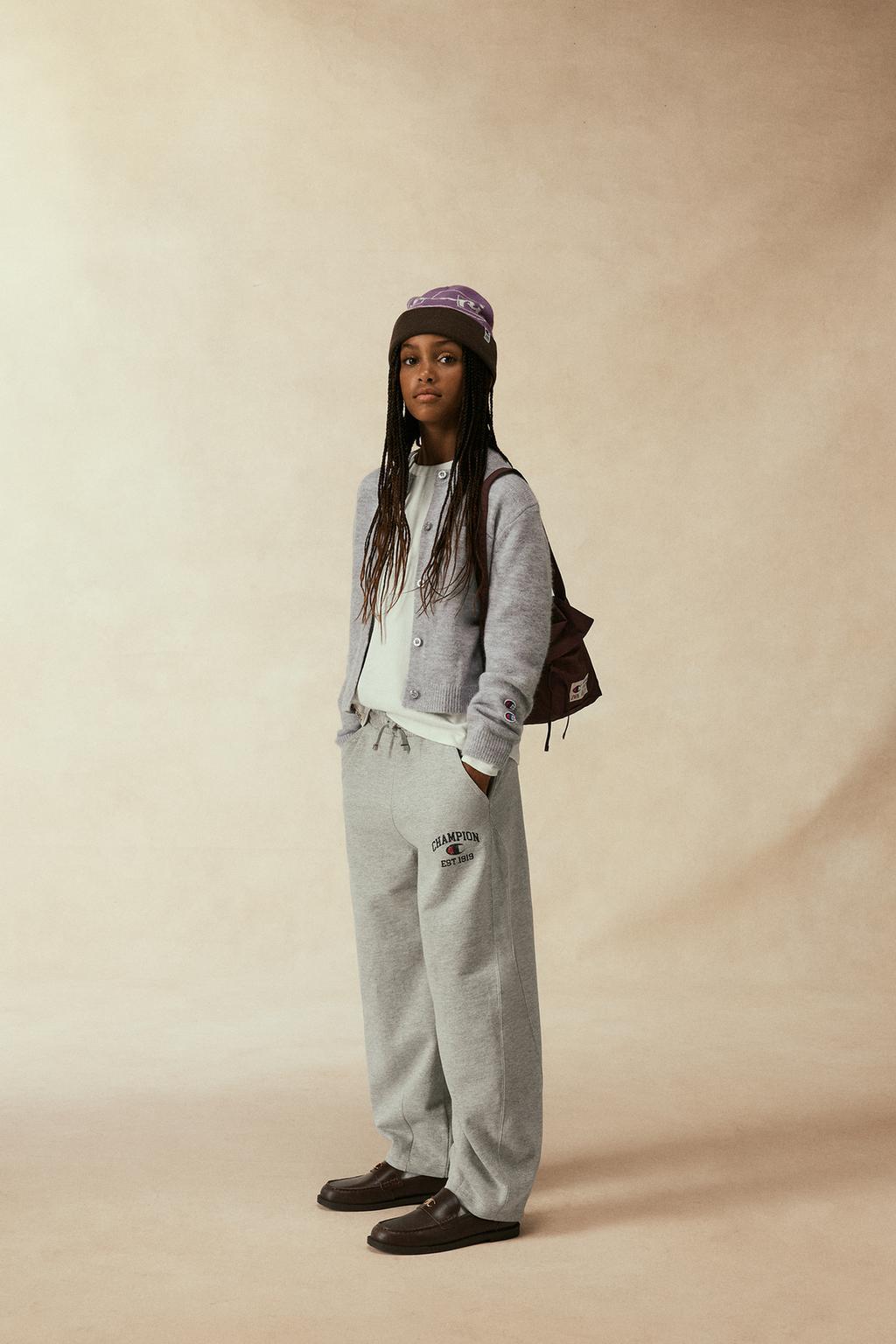 ТРИКОТАЖНЫЙ КАРДИГАН С НАШИВКАМИ CHAMPION ® X ZARA
