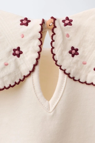 Футболка с круглым воротником и вышивкой- Заказать в России