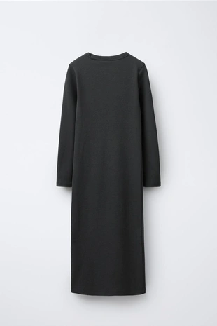 Длинное платье в рубчик с текстом и стразами- Заказать в России