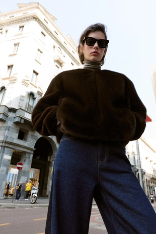 Бомбер из искусственного меха- Заказать в России