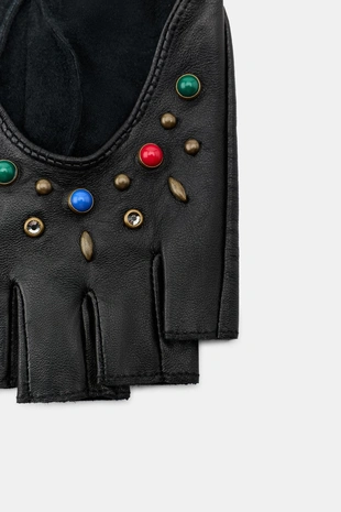 Короткие кожаные митенки с заклепками и камнями- Заказать в России