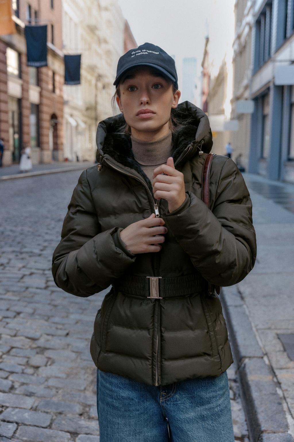 КОРОТКИЙ ПРИТАЛЕННЫЙ АНОРАК WATER REPELLENT WINDPROOF
