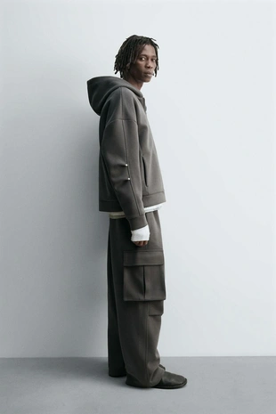 Толстовка из неопрена с капюшоном и складками- Заказать в России