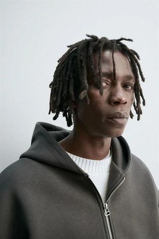 Толстовка из неопрена с капюшоном и складками- Заказать в России