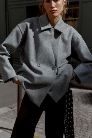 Мягкое двубортное пальто- Заказать в России