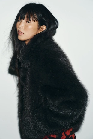 Короткое пальто из искусственного меха с застежками-тоггл- Заказать в России