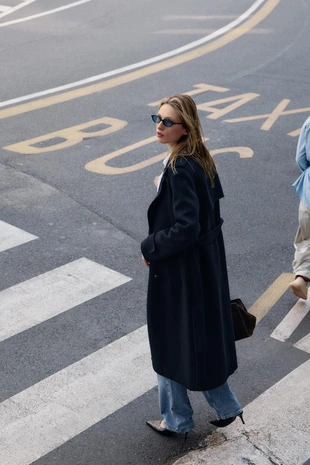 Пальто из шерсти с поясом