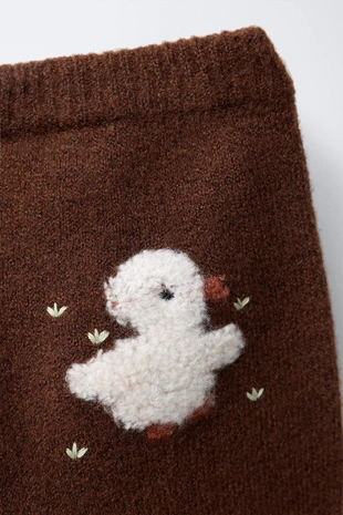 Трикотажные брюки-джоггеры с вышитым утенком- Заказать в России