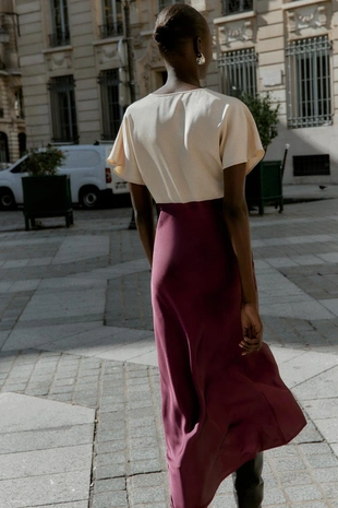 Атласное платье миди с комбинированным кружевом- Заказать в России